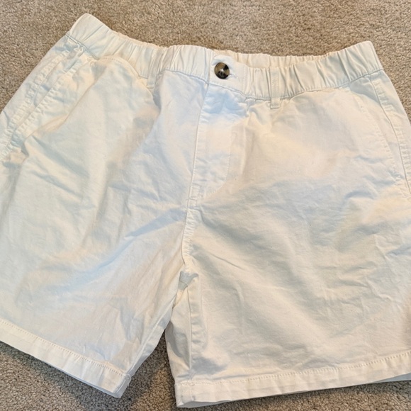 Men's White Flat Front Shorts - Picture 1 of 2